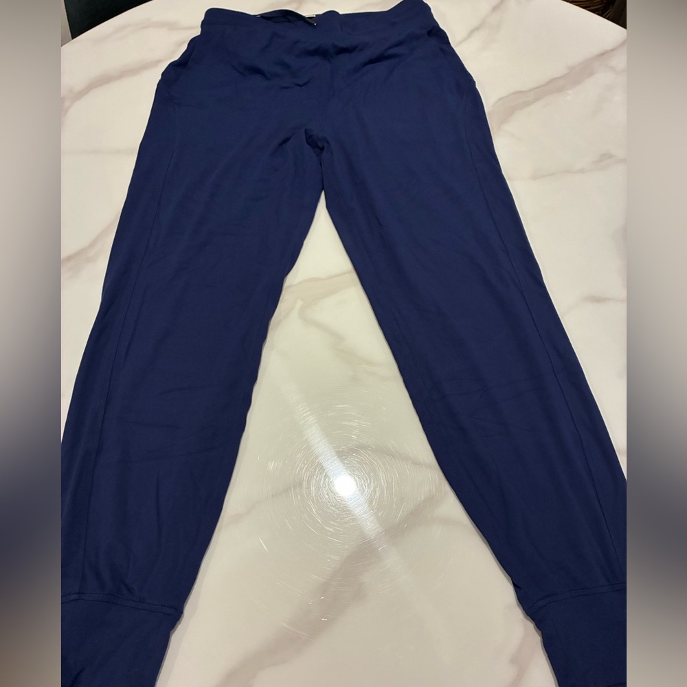 Lululemon joggers size 8
